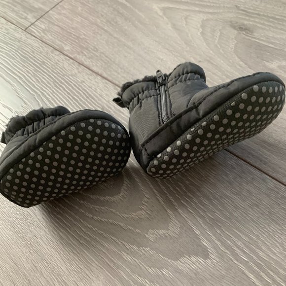 (NWOT) Black unisex baby winter booties - Picture 4 of 4